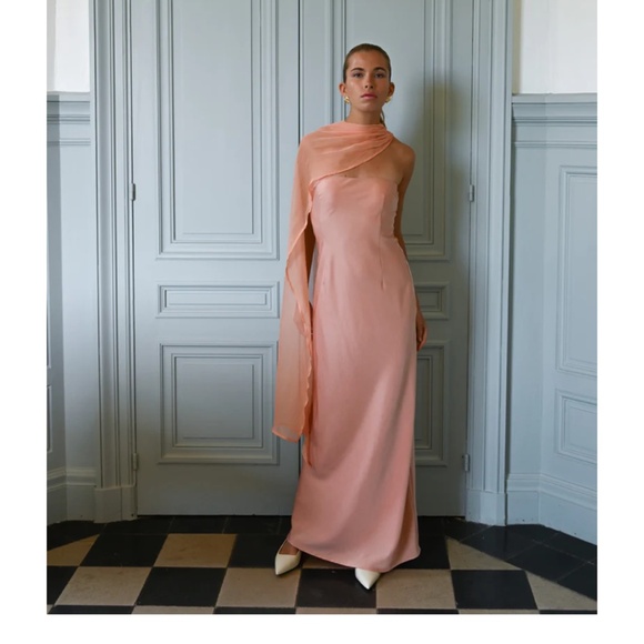 Gorgeous Cape Dress - Picture 1 of 3